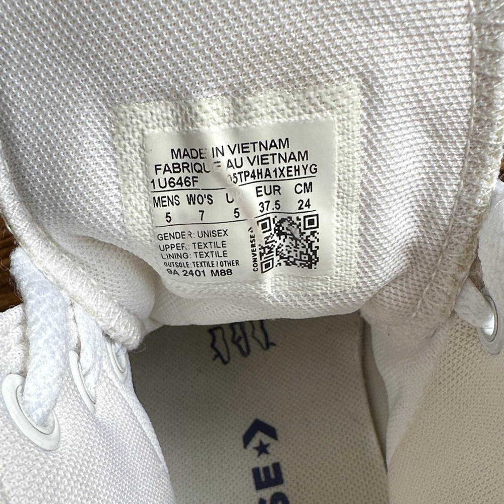 Classic White High-Top Canvas Sneakers - Picture 7 of 9